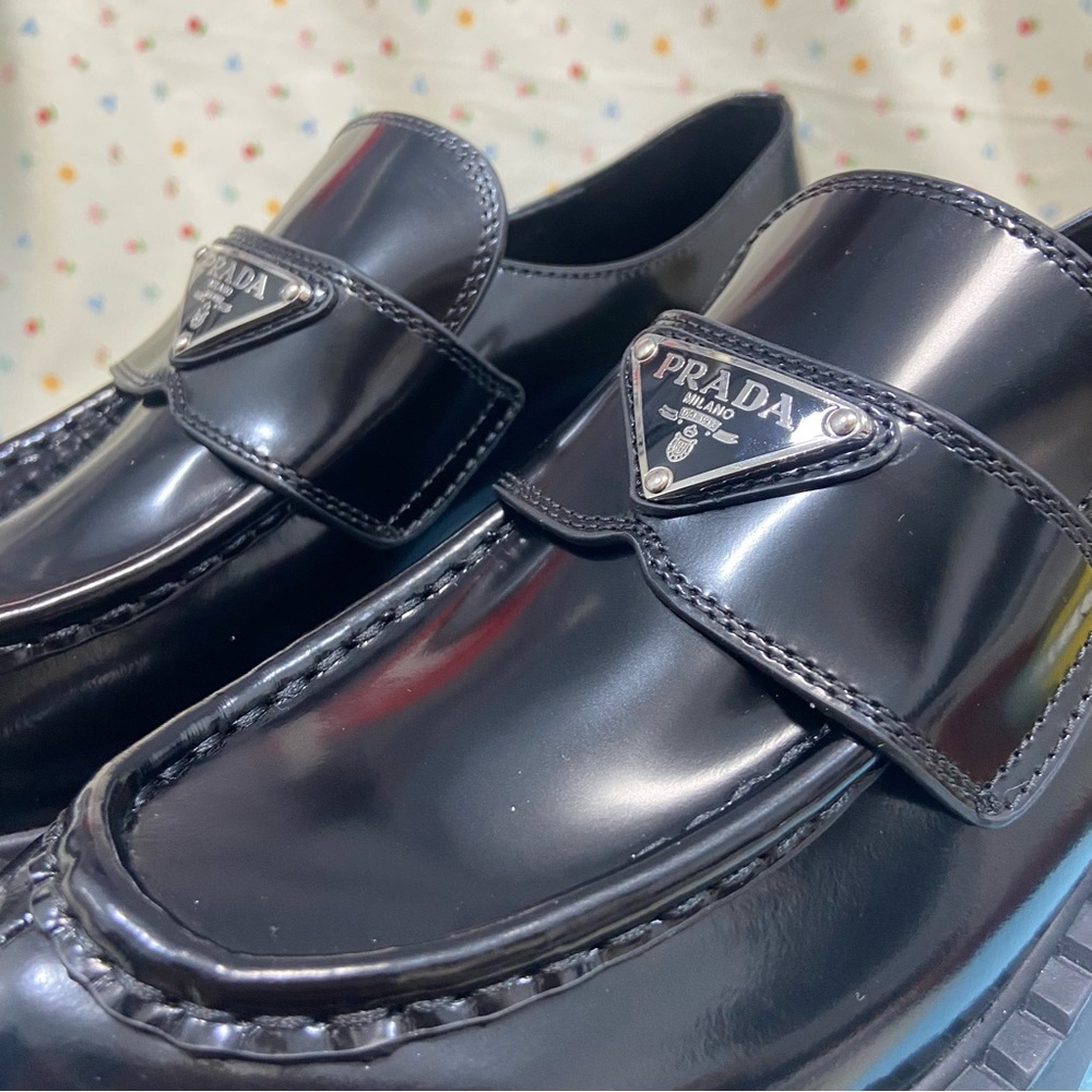 prada Women's black Loafers - Picture 2 of 4